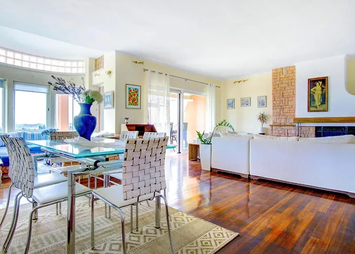 Seaview Villa & Suites